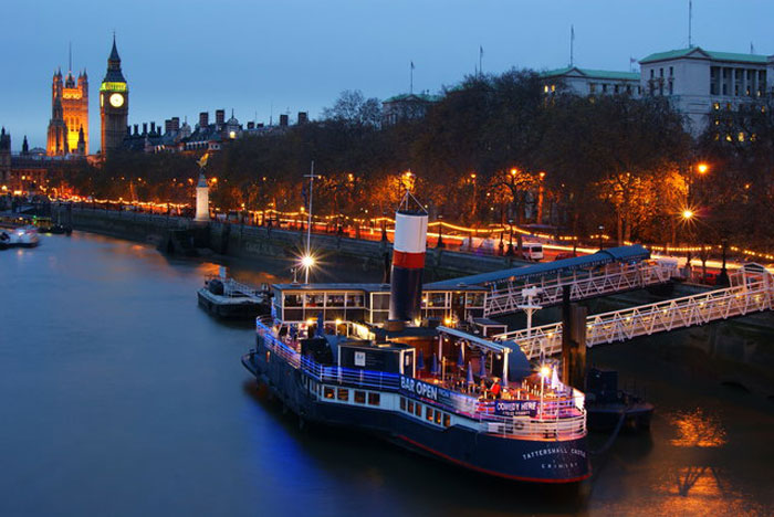 London Thameside Pubs, Embankment Pub